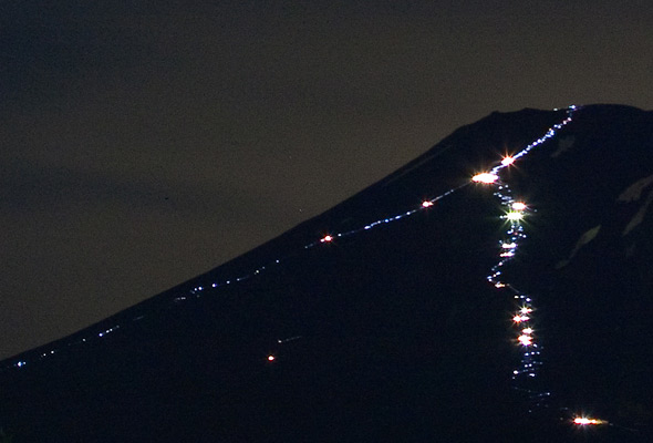 山小屋と登山道 7/16 3時撮影